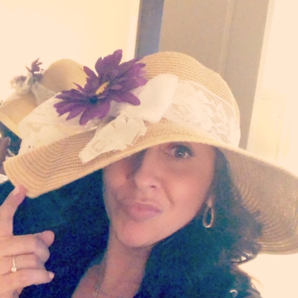 Meet your Posher, Laura - Picture 2 of 2